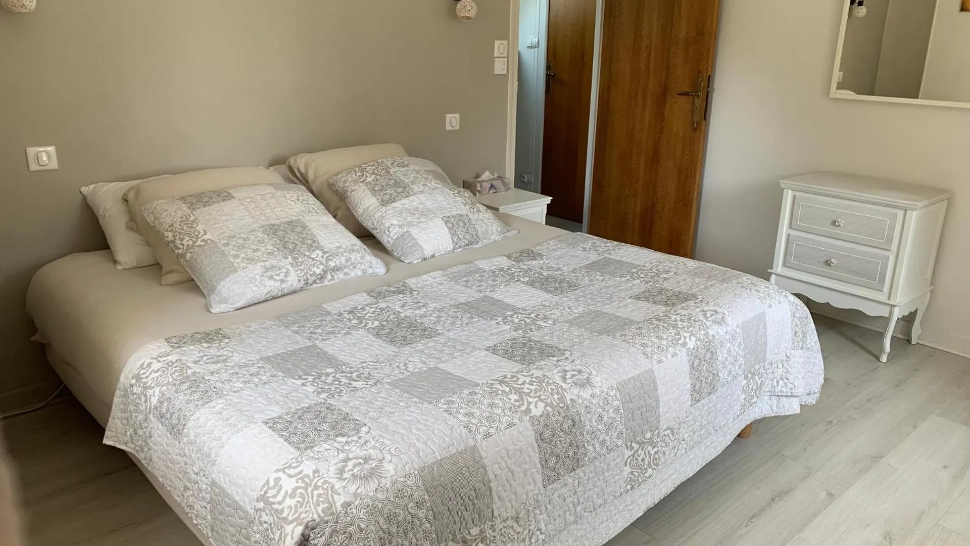 Bed & Breakfast Bed and Breakfast La Gentilhommiere Tréffiagat